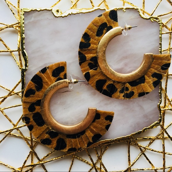 Leopard & gold hoops - Picture 2 of 4